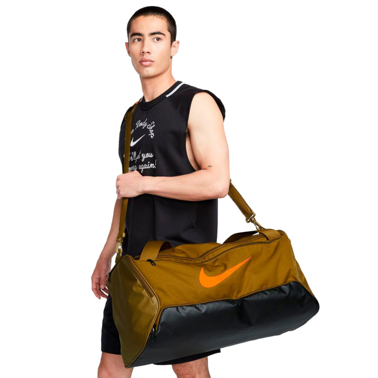 bolsa-nike-brasilia-9.5-41-l-olive-flak-black-vivid-orange-3.jpg