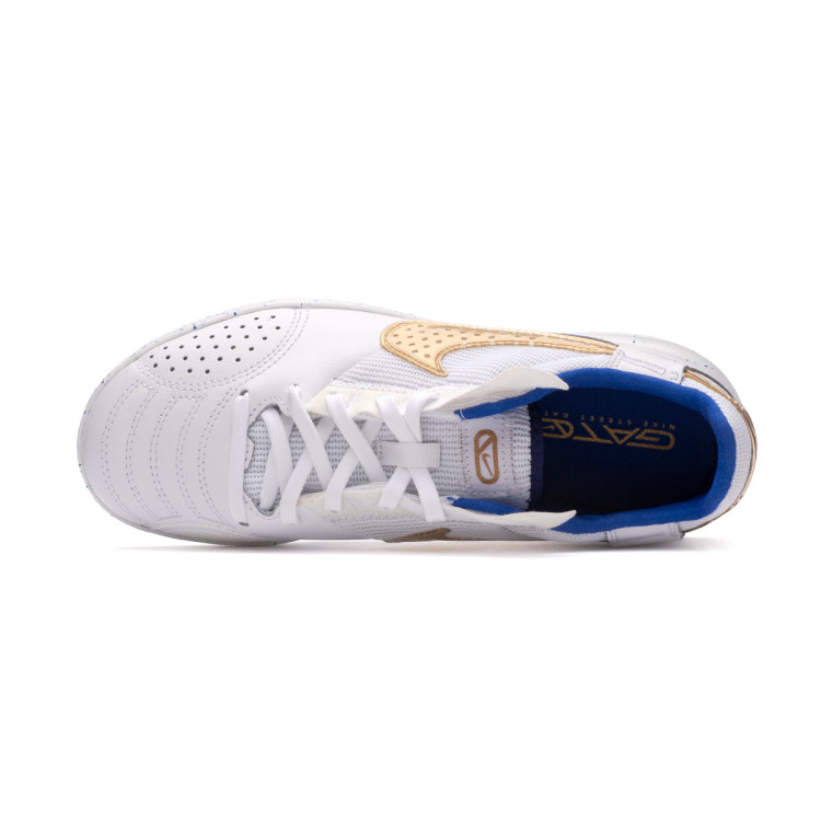 zapatilla-nike-street-gato-nino-white-mtlc-gold-hyper-royal-4