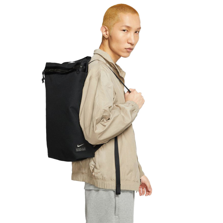 bolsa-nike-utility-gym-sack-black-enigma-stone-4.jpg