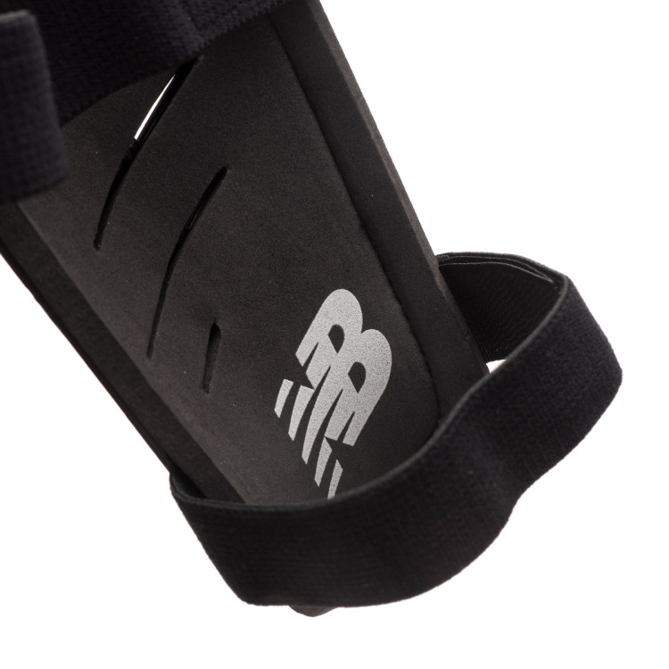 espinillera-new-balance-nclasp-flex-strap-guard-negro-2.jpg