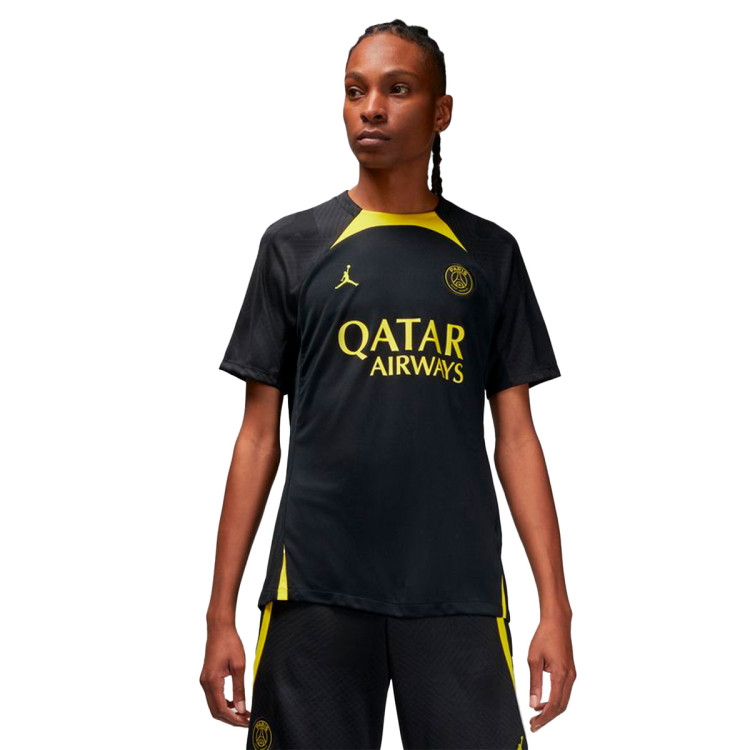 camiseta-nike-paris-saint-germain-fc-training-2022-2023-black-tour-yellow-tour-yellow-fullsp-0