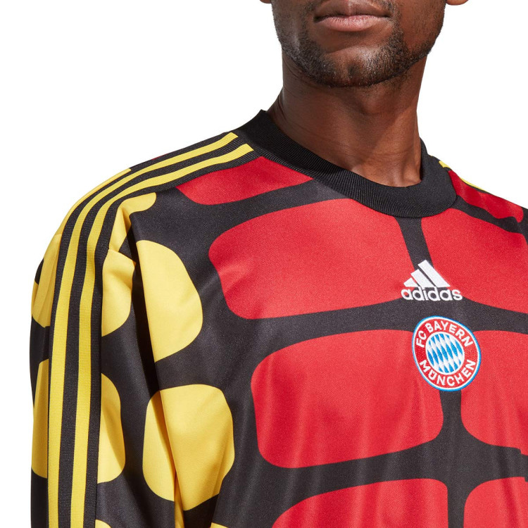 camiseta-adidas-fc-bayern-de-munich-fanswear-2022-2023-black-yellow-power-red-3.jpg