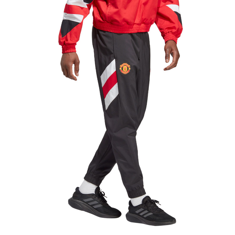pantalon-largo-adidas-manchester-united-fc-fanswear-2022-2023-black-1.jpg