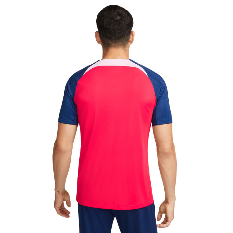 camiseta-nike-atletico-de-madrid-training-2023-2024-global-red-blue-void-regal-pink-blue-void-1