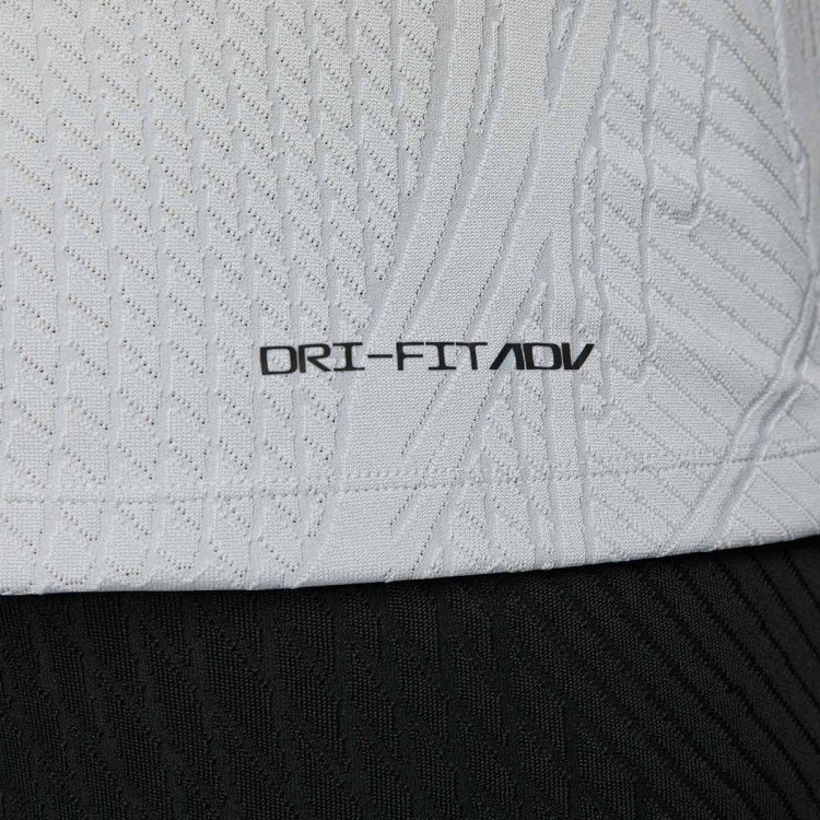 sudadera-nike-liverpool-fc-training-2023-2024-wolf-grey-black-poison-green-4.jpg