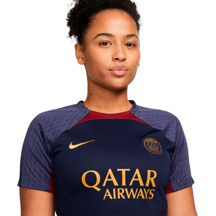 camiseta-nike-paris-saint-germain-fc-training-2023-2024-mujer-blackened-blue-red-gold-2