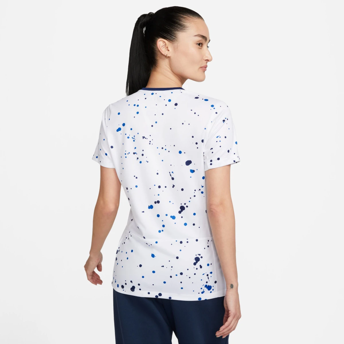 Camisola Nike Estados Unidos Primeiro Equipamento Stadium Mundial Feminino 2023 Mulher White Loyal Blue Metallic Gold Futbol Emotion