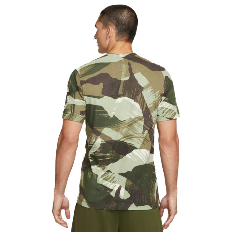 camiseta-nike-dri-fit-camo-aop-oil-green-1