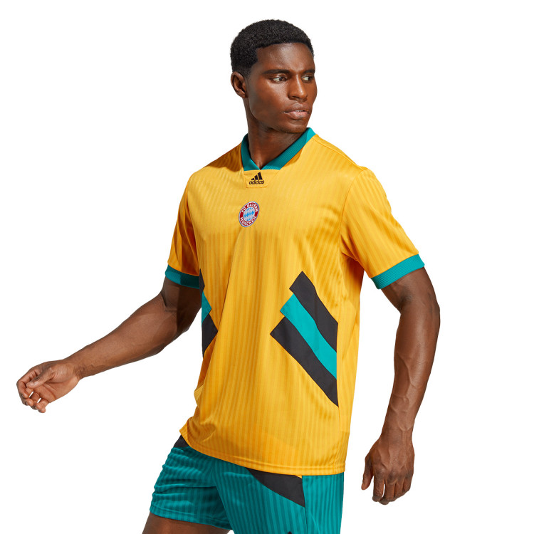 camiseta-adidas-bayern-fc-icon-pack-202223-semi-solar-gold-1.jpg
