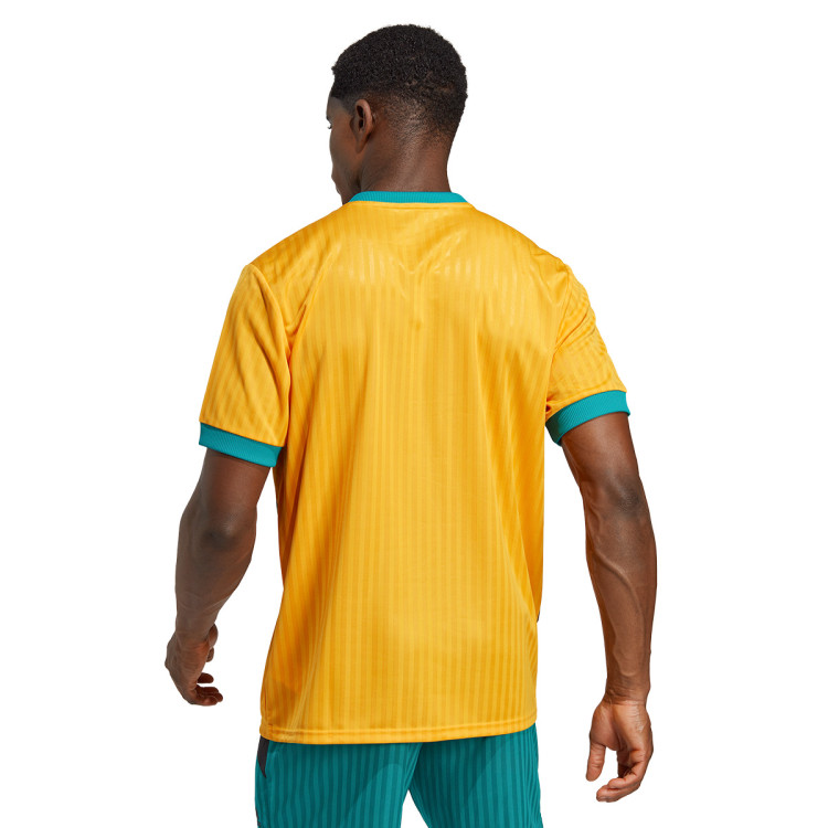 camiseta-adidas-bayern-fc-icon-pack-202223-semi-solar-gold-3.jpg