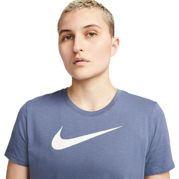 camiseta-nike-dri-fit-swoosh-mujer-diffused-blue-white-2