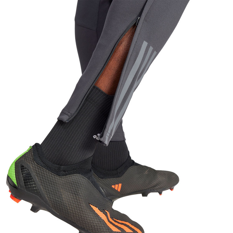 pantalon-largo-adidas-juventus-fc-training-2023-2024-carbon-4.jpg