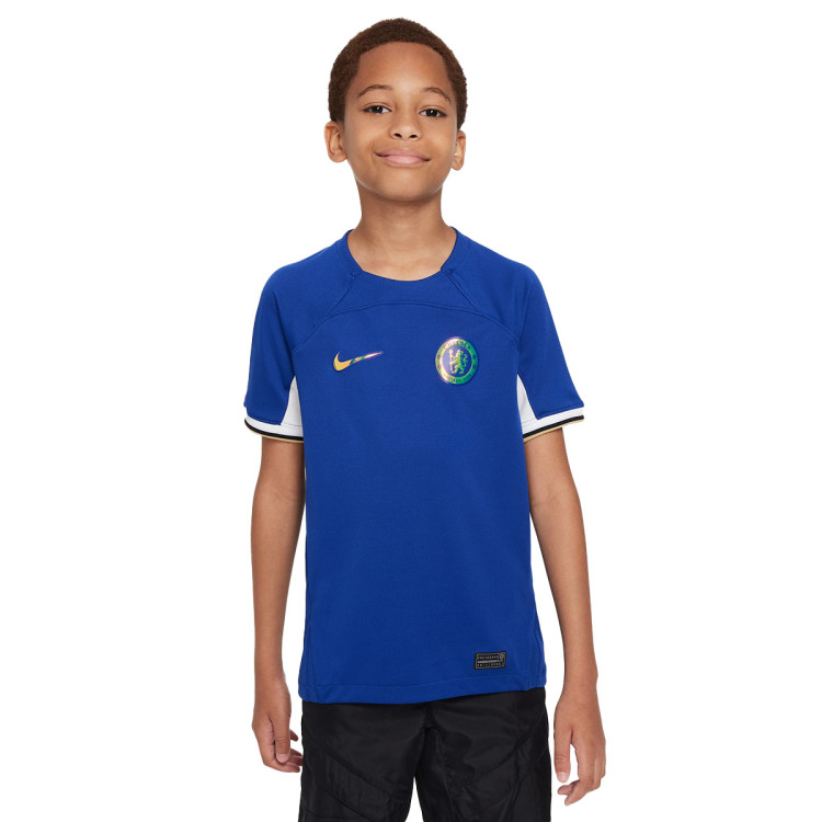 camiseta-nike-chelsea-fc-primera-equipacion-2023-2024-nino-rush-blue-white-club-gold-2