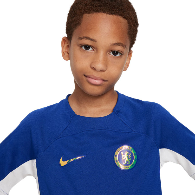 camiseta-nike-chelsea-fc-primera-equipacion-2023-2024-nino-rush-blue-white-club-gold-2