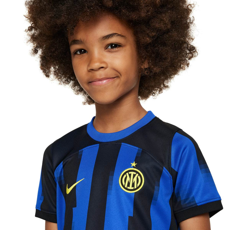 conjunto-nike-inter-milan-primera-equipacion-2023-2024-nino-lyon-blue-black-vibrant-yellow-2