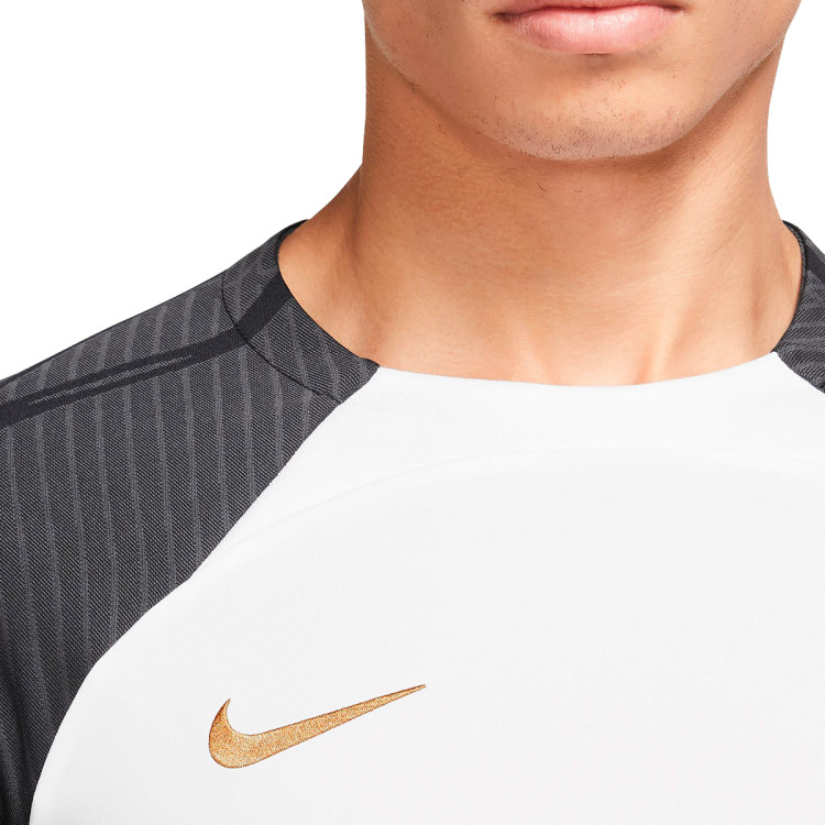 camiseta-nike-chelsea-fc-training-2023-2024-white-white-club-gold-3