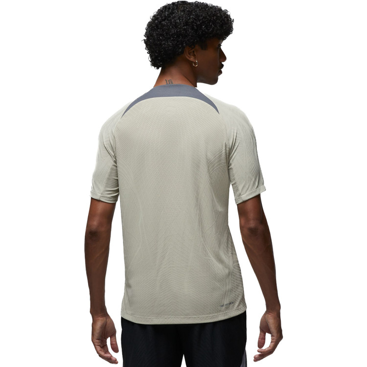 camiseta-jordan-paris-saint-germain-x-jordan-training-2023-2024-stone-iron-grey-black-1.jpg