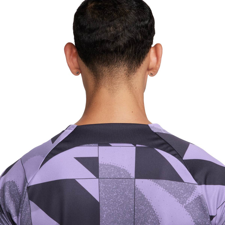 camiseta-nike-liverpool-fc-pre-match-2023-2024-space-purple-gridiron-white-3