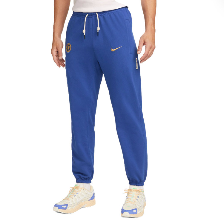 pantalon-largo-nike-chelsea-fc-fanswear-2023-2024-adulto-rush-blue-club-gold-0