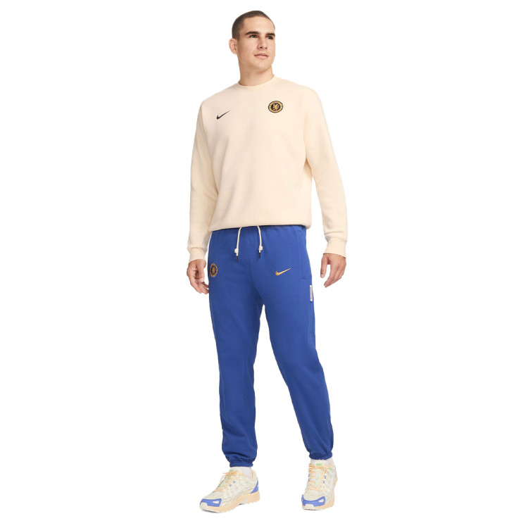 pantalon-largo-nike-chelsea-fc-fanswear-2023-2024-adulto-rush-blue-club-gold-2