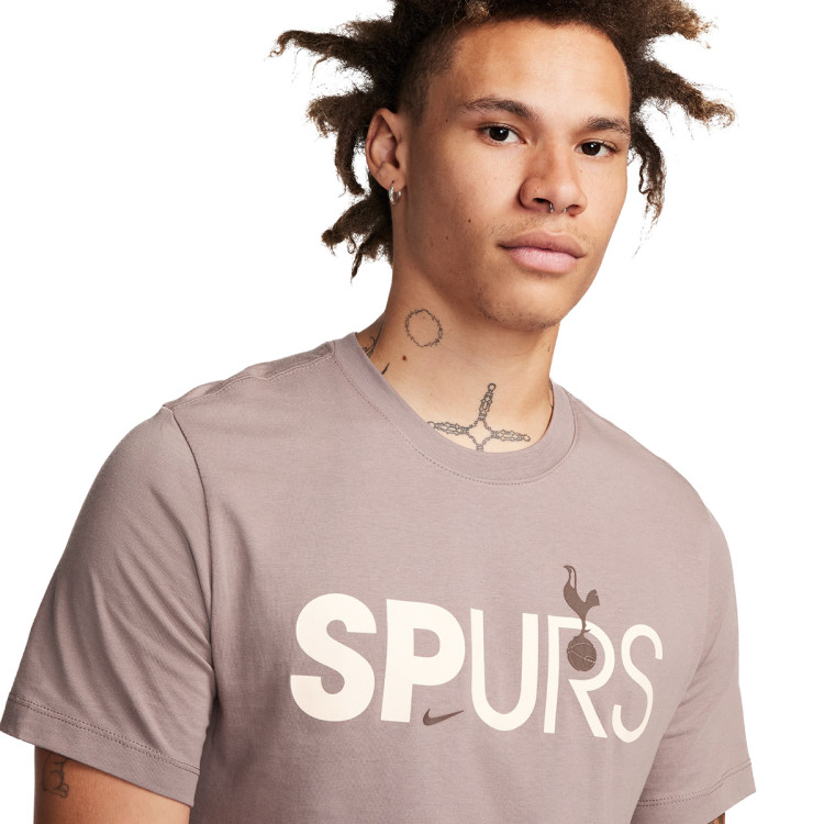 camiseta-nike-tottenham-hotspur-fc-fanswear-2023-2024-taupe-haze-2