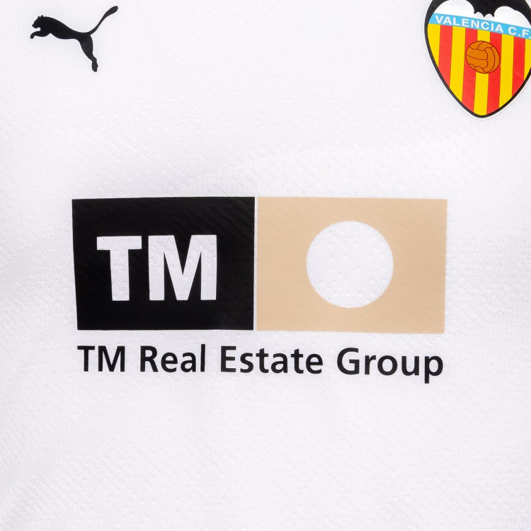 conjunto-puma-valencia-cf-primera-equipacion-2023-2024-bebe-puma-white-light-sand-4