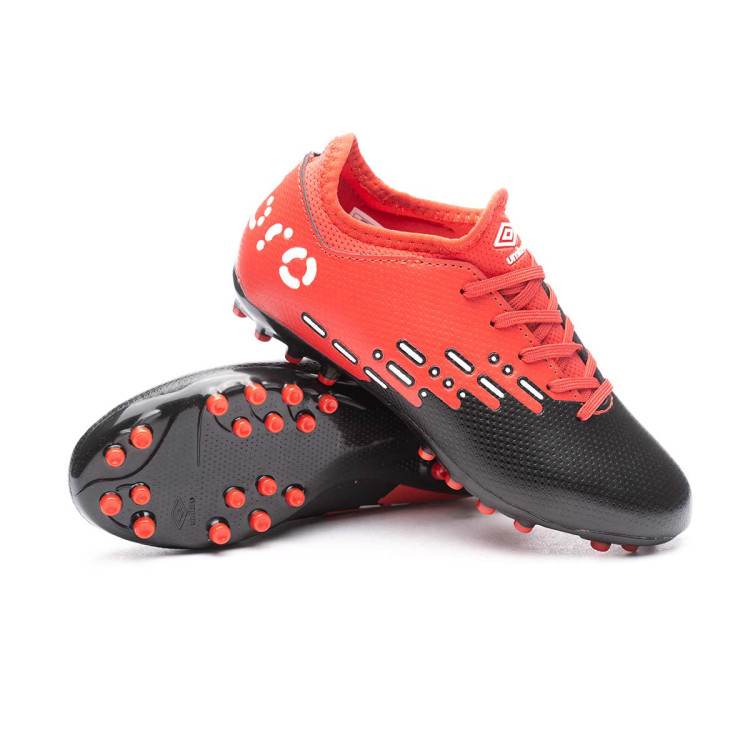 bota-umbro-cypher-ag-nino-black-white-bermillon-0.jpg