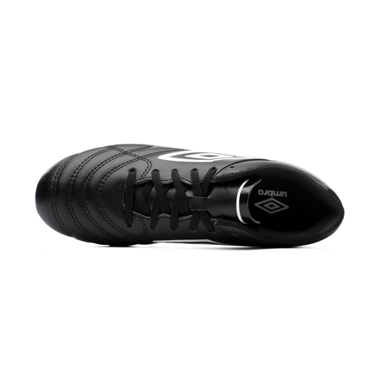 bota-umbro-umbro-classico-xi-fg-nino-black-white-4.jpg