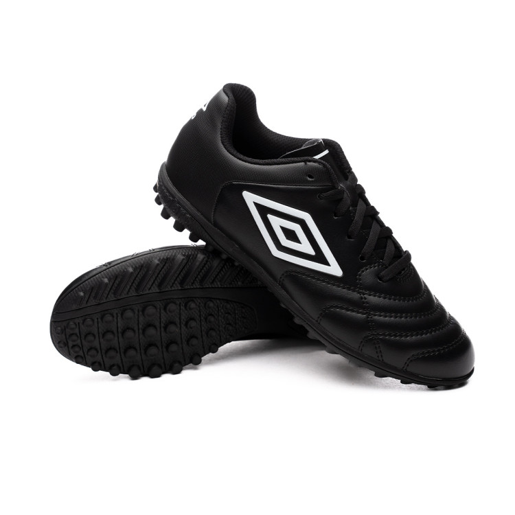 bota-umbro-umbro-classico-xi-turf-nino-black-white-0.jpg
