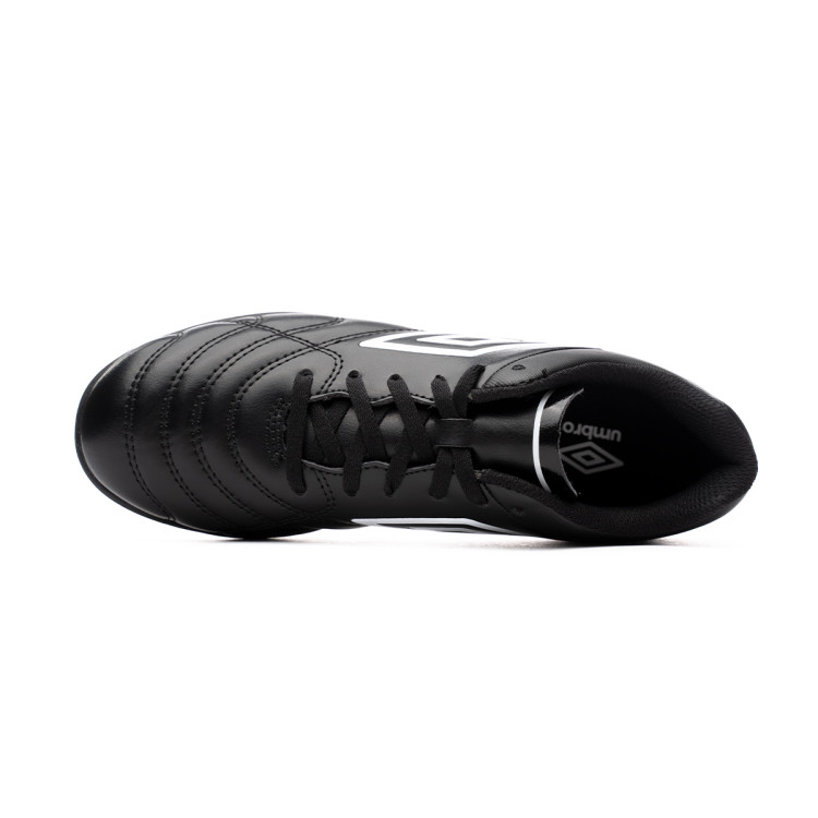 bota-umbro-umbro-classico-xi-turf-nino-black-white-4.jpg