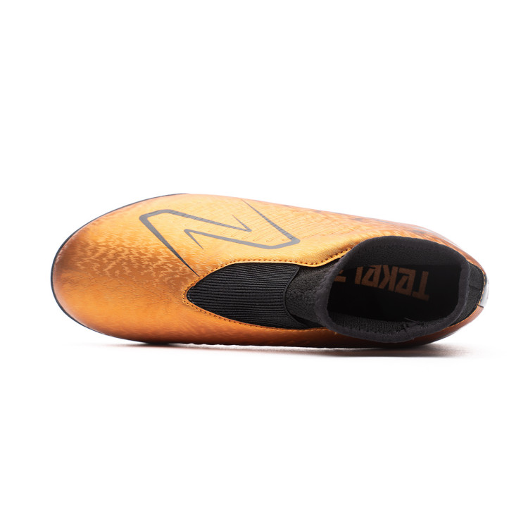 bota-new-balance-tekela-v4-magique-turf-nino-naranja-4.jpg