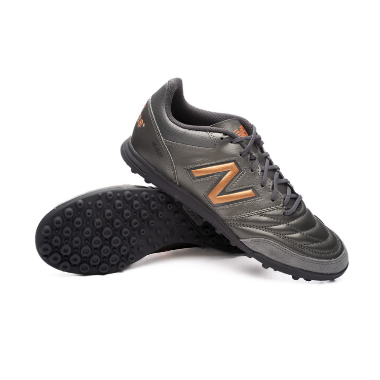 bota-new-balance-442-v2-team-turf-silver-0