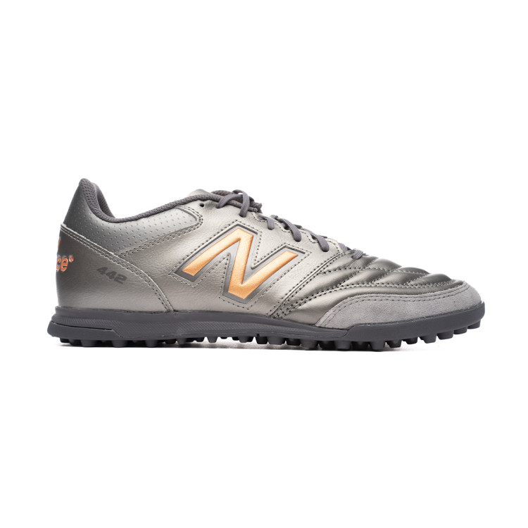 bota-new-balance-442-v2-team-turf-silver-1