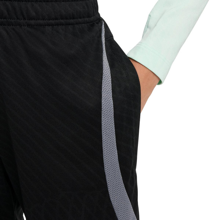 pantalon-corto-nike-chelsea-fc-training-2023-2024-nino-black-cool-grey-mint-foam-4.jpg
