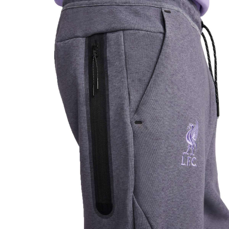 pantalon-largo-nike-liverpool-fc-fanswear-2023-2024-gridiron-space-purple-3