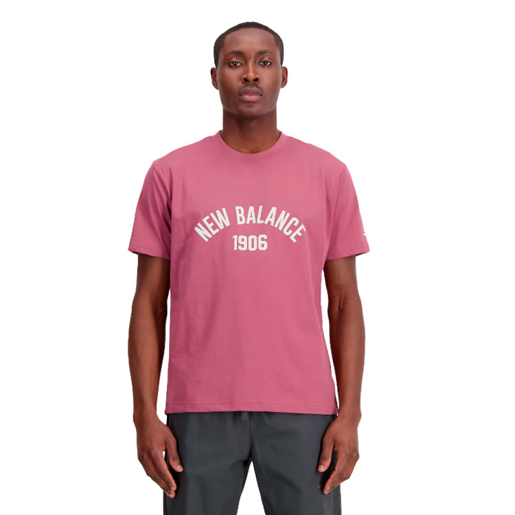 camiseta-new-balance-essentials-varsity-scarlet-1.jpg