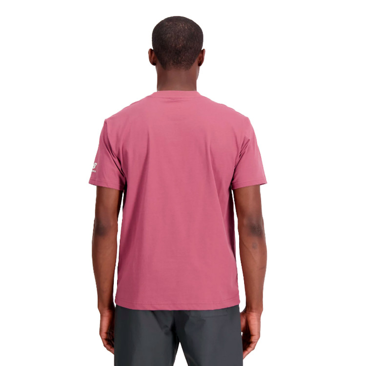 camiseta-new-balance-essentials-varsity-scarlet-2.jpg