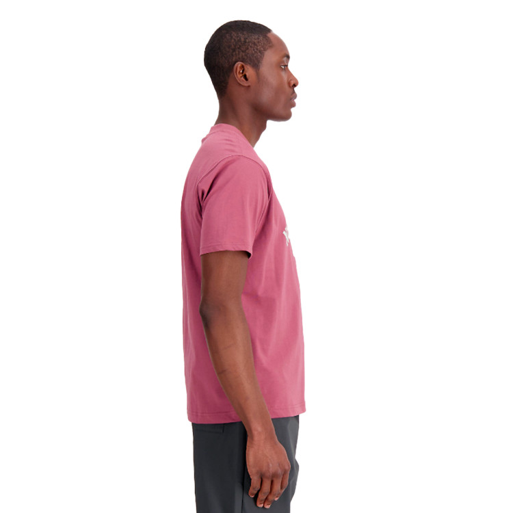 camiseta-new-balance-essentials-varsity-scarlet-3.jpg