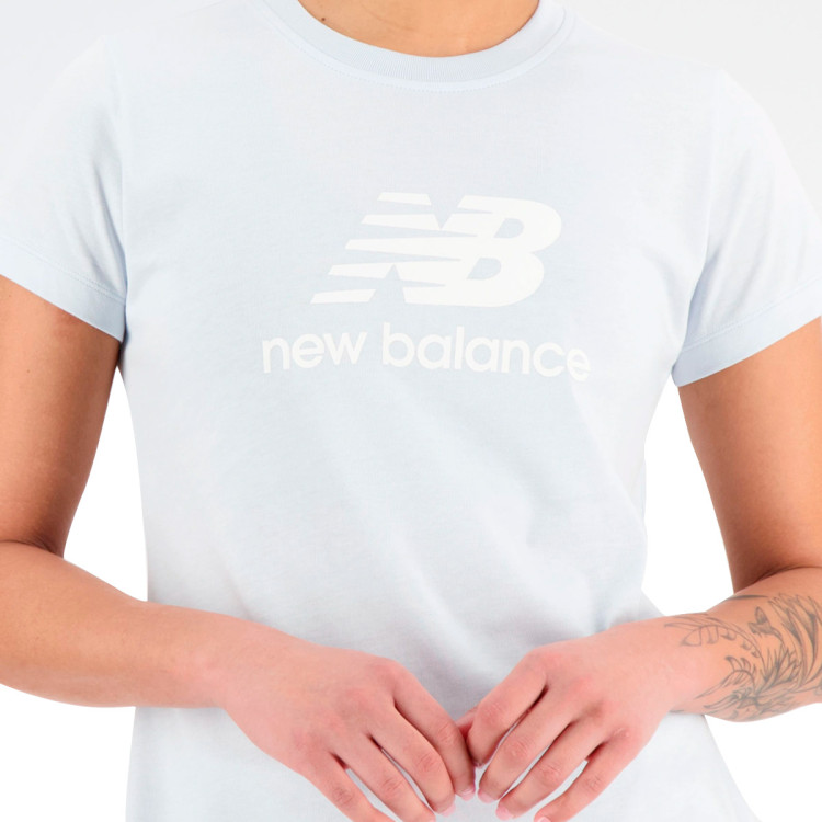 camiseta-new-balance-essentials-stacked-logo-mujer-blue-2
