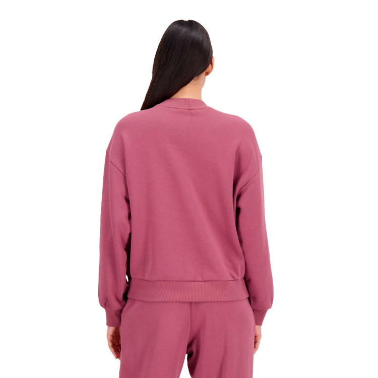 sudadera-new-balance-essentials-varsity-fleece-crew-mujer-scarlet-2.jpg