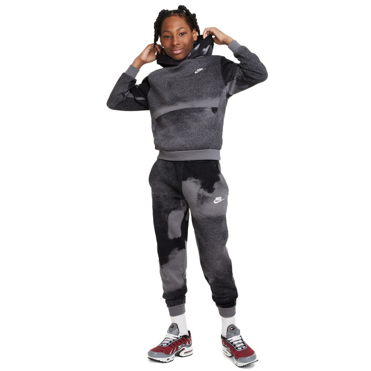 sudadera-nike-clb-fleece-hbr-hd-wash-aop-nino-black-iron-grey-white-4.jpg