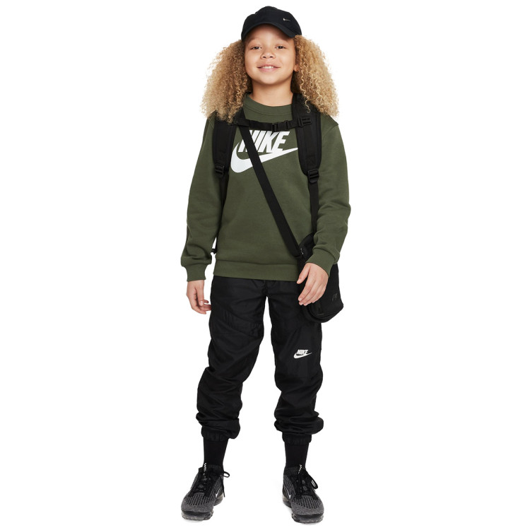 sudadera-nike-sportswear-club-fleece-crew-ls-hbr-nino-cargo-khaki-white-2.jpg
