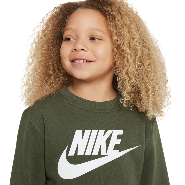 sudadera-nike-sportswear-club-fleece-crew-ls-hbr-nino-cargo-khaki-white-3.jpg