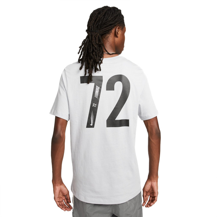 camiseta-nike-sportswear-footbal-inspired-wolf-grey-1
