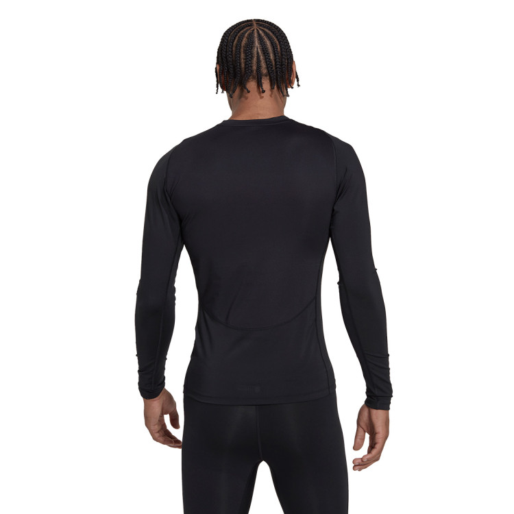 camiseta-adidas-tech-fit-black-1.jpg