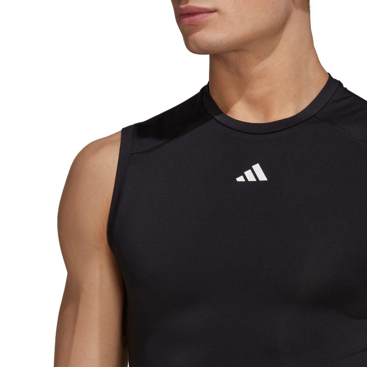 camiseta-adidas-tech-fit-black-2.jpg