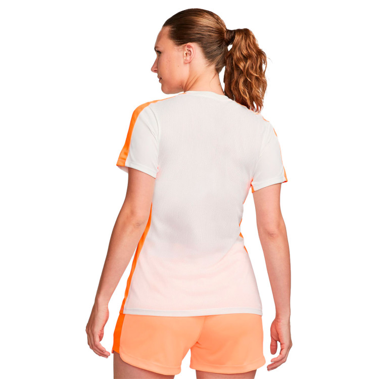 camiseta-nike-dri-fit-academy-23-mujer-beige-1