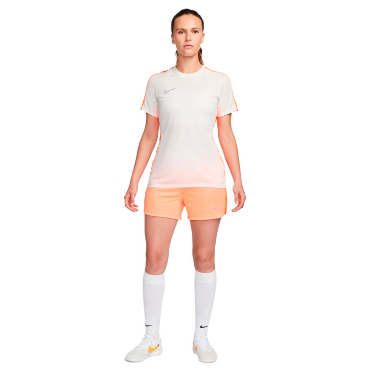 camiseta-nike-dri-fit-academy-23-mujer-beige-4.jpg