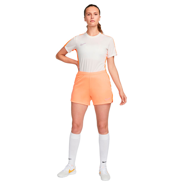 pantalon-corto-nike-dri-fit-academy-23-mujer-beige-4