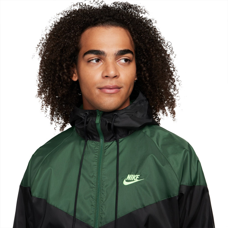 chaqueta-nike-sportswear-windrunner-hoodie-black-fir-lime-blast-2.jpg